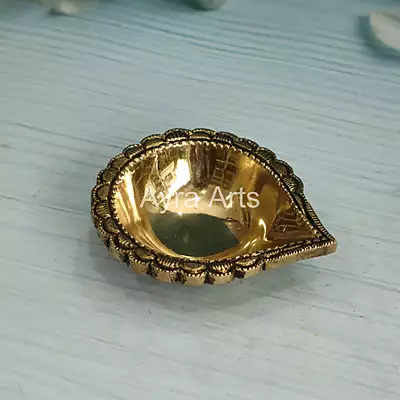 Brass Solid Super Fine Diya - 4.5 Inch Length Brass Solid Super Fine Diya - 4.5 Inch Length