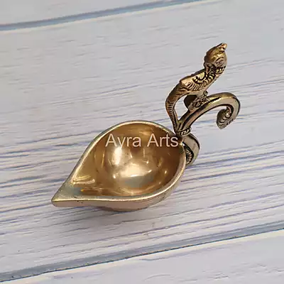 Brass Ek Aarti Handcrafted Aarti Diya with Parrot handle - 4.5 Inch Length Brass Ek Aarti Handcrafted Aarti Diya with Parrot handle - 4.5 Inch Length